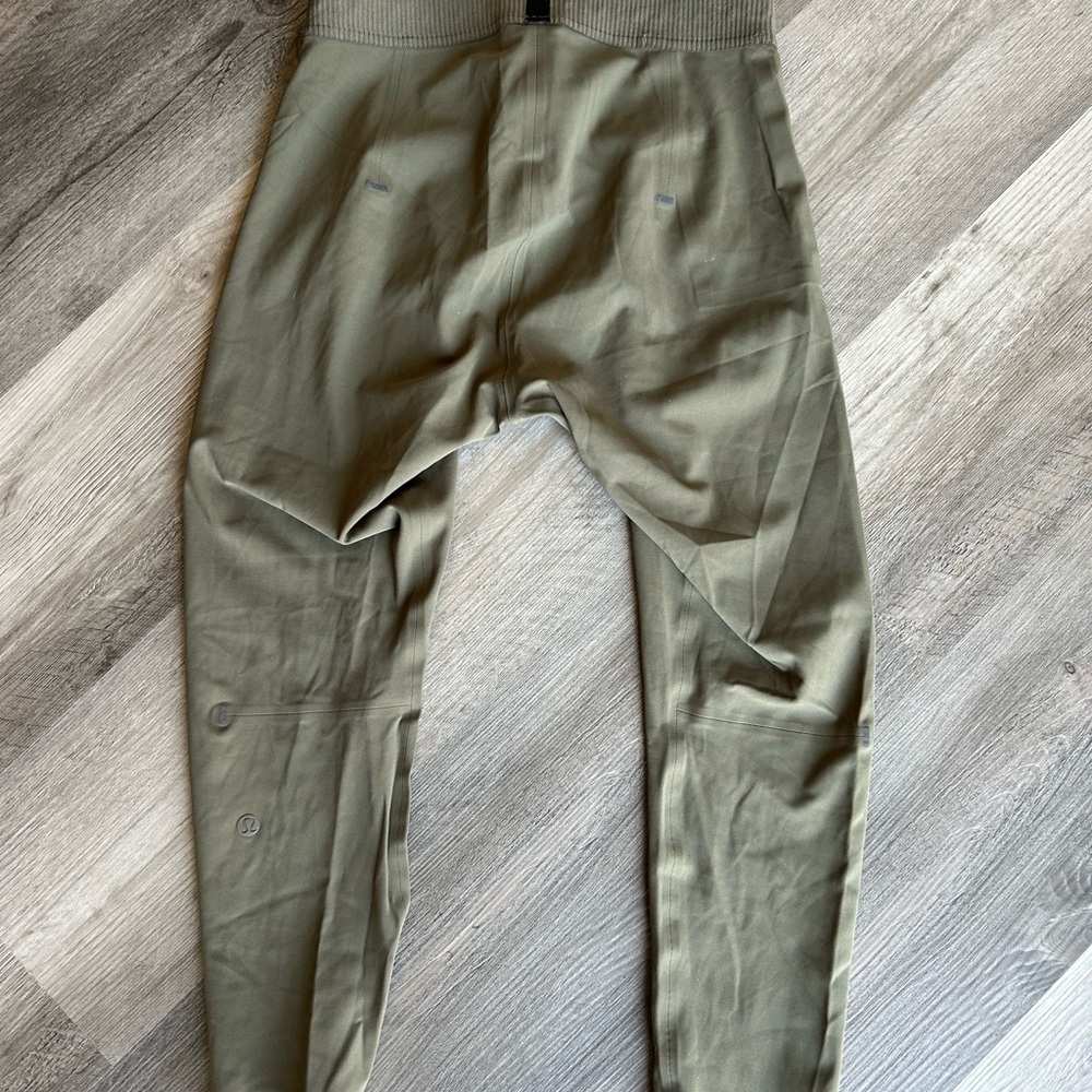 Lululemon License to Train Pant 21” Large Olive Green - Picture 6 of 7